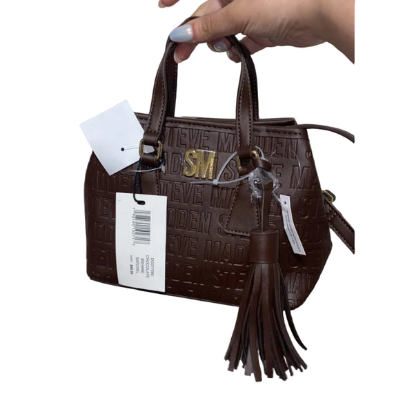 Crossbody Steve Madden Bshane Statchel color chocolate con estuche