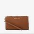 Billetera Michael Kors Jet Set grande para celular con correa camel