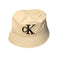 Gorra bucket Calvin Klein beige