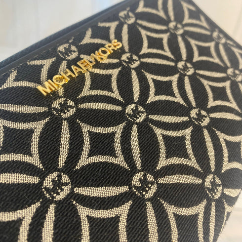 Billetera y cartera de mano Michael Kors modelo Jet Set