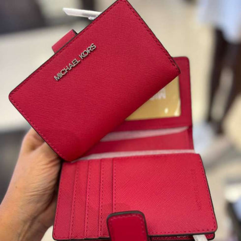 Billetera mediana Michael Kors cuero saffiano color frambuesa