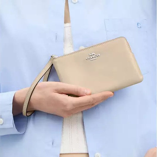 Cartera de mano COACH Corner Zip Wristlet