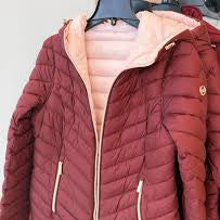 Chaqueta Michael Kors mujer Chevron Reversible Burdeo/Rosa logo (Reserva al whatsapp)