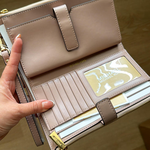 Billetera Michael Kors Jet Set Travel logo rosado (reserva por whatsapp)