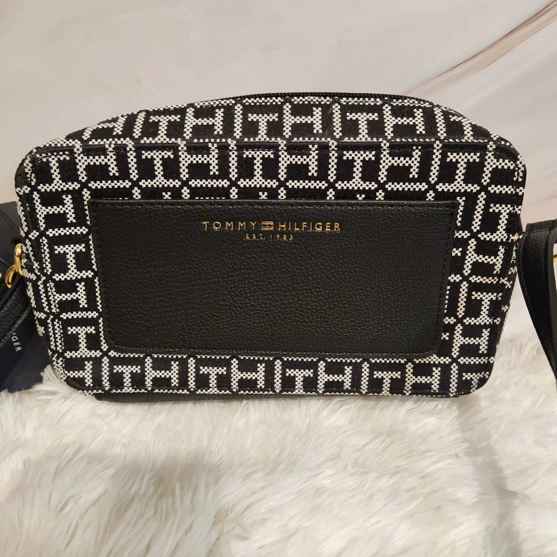 Crossbody Tommy Hilfiger negro y blanco OUTLETUSACLAUSTORE